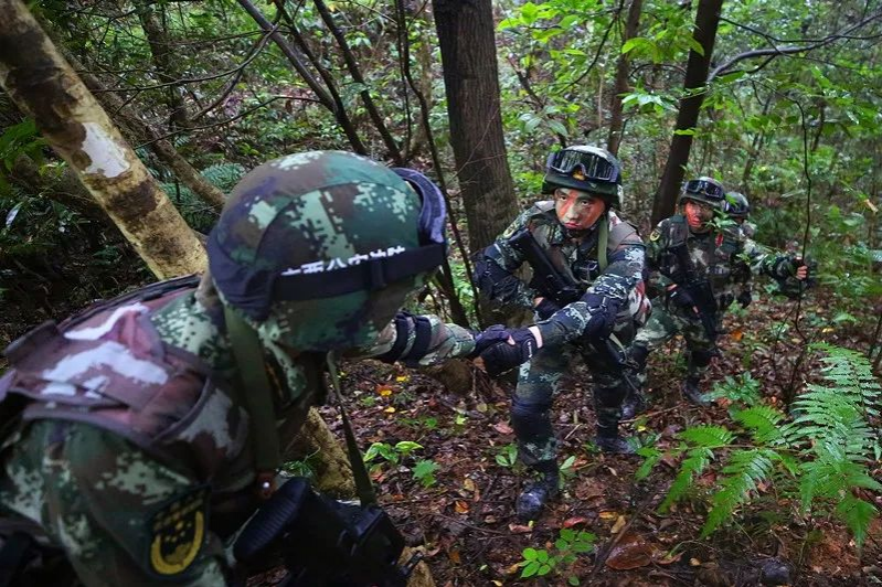 堪称大片！靖西龙邦边检站官兵在野外进行特战训练…… - 靖西市·靖西网