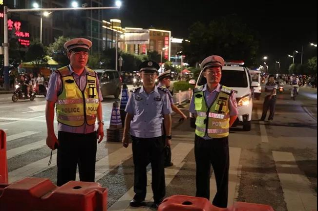 警灯伴明月|靖西公安民警不一样的中秋节！ - 靖西市·靖西网