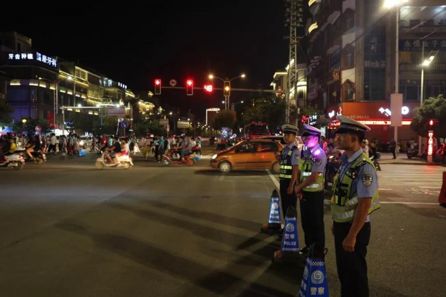警灯伴明月|靖西公安民警不一样的中秋节！ - 靖西市·靖西网