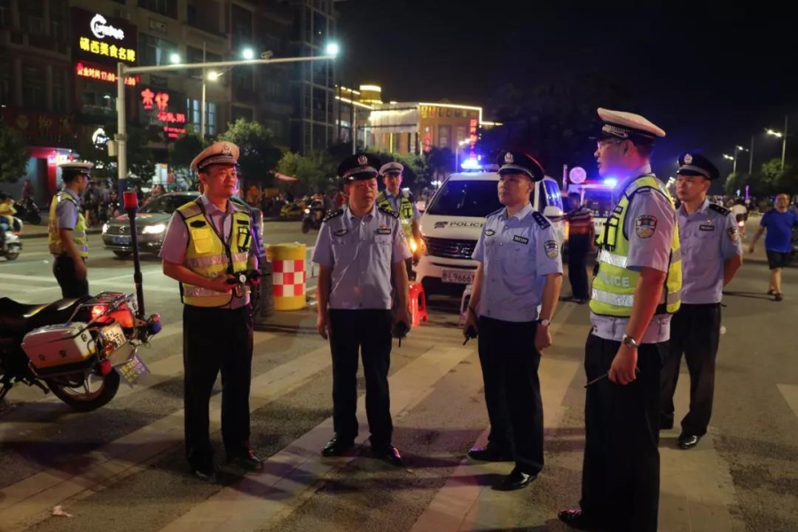 警灯伴明月|靖西公安民警不一样的中秋节！ - 靖西市·靖西网