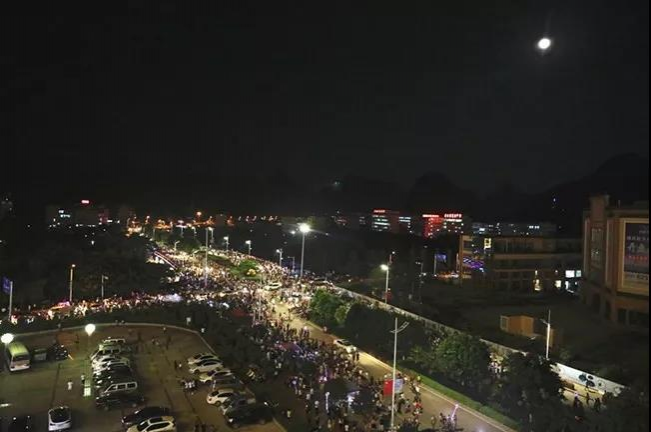 警灯伴明月|靖西公安民警不一样的中秋节！ - 靖西市·靖西网