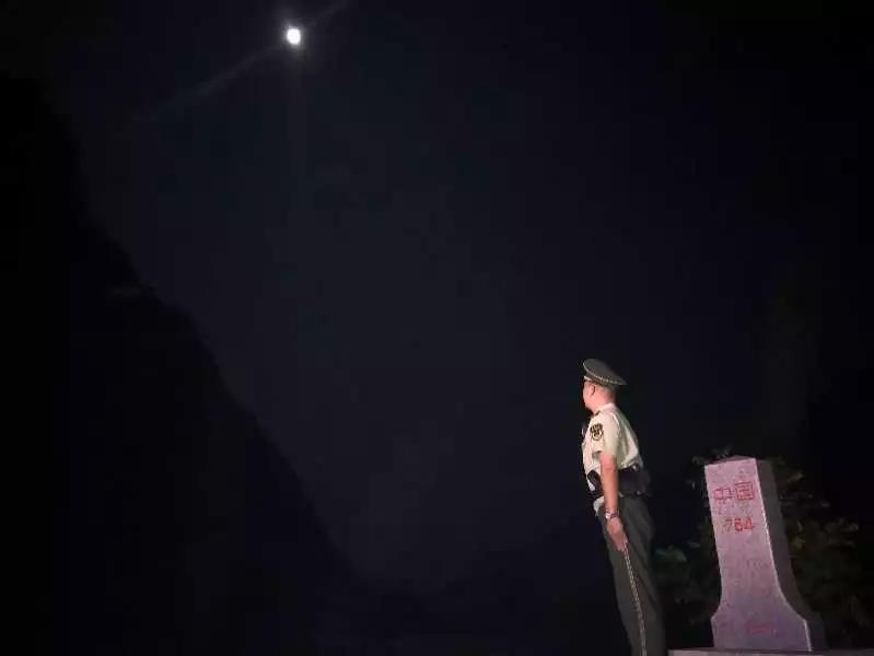 警灯伴明月|靖西公安民警不一样的中秋节！ - 靖西市·靖西网