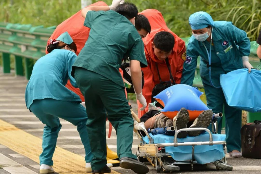 靖西泗梨隧道交通事故致危化品泄漏？真相是…… - 靖西市·靖西网