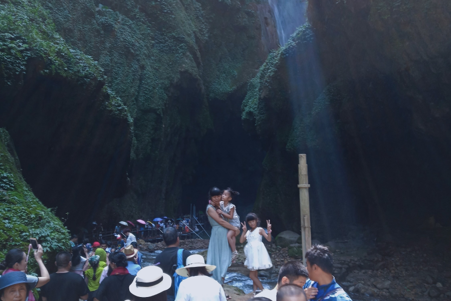 国庆期间通灵大峡谷游客蜂拥而来 - 靖西市·靖西网