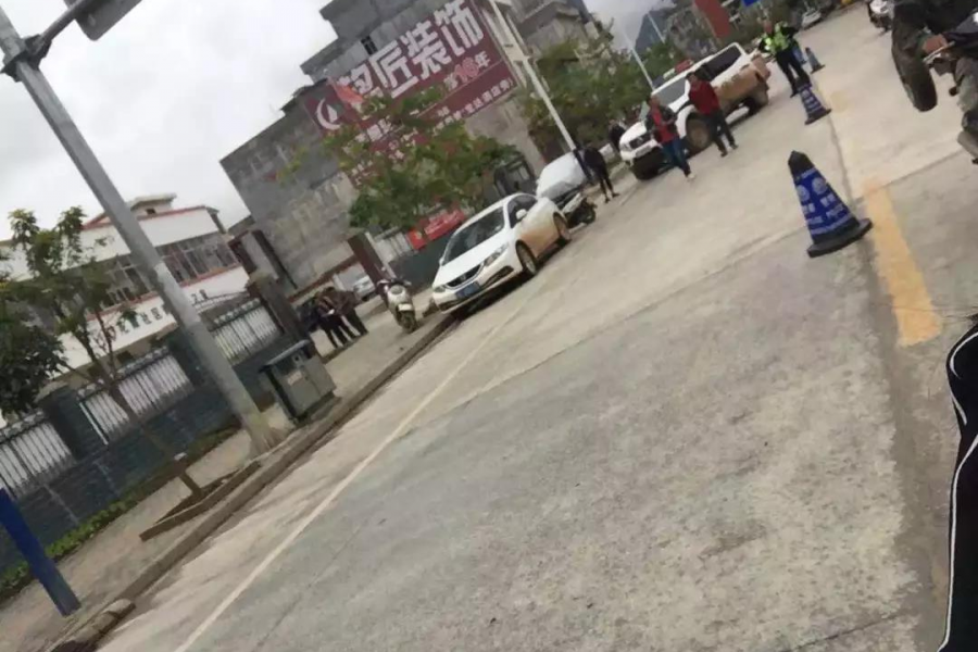 什么情况？老人倒地不起事发靖西三元路！ - 靖西市·靖西网