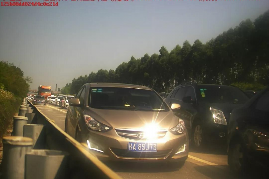 曝光|国庆假期，广西1502辆私家车占用应急车道被拍 - 靖西市·靖西网
