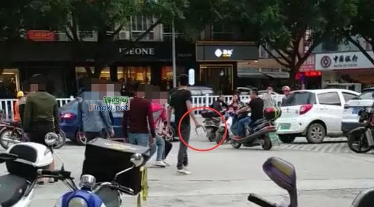 平果街头发生打架斗殴，钢管、锁头都用上了！ - 靖西市·靖西网