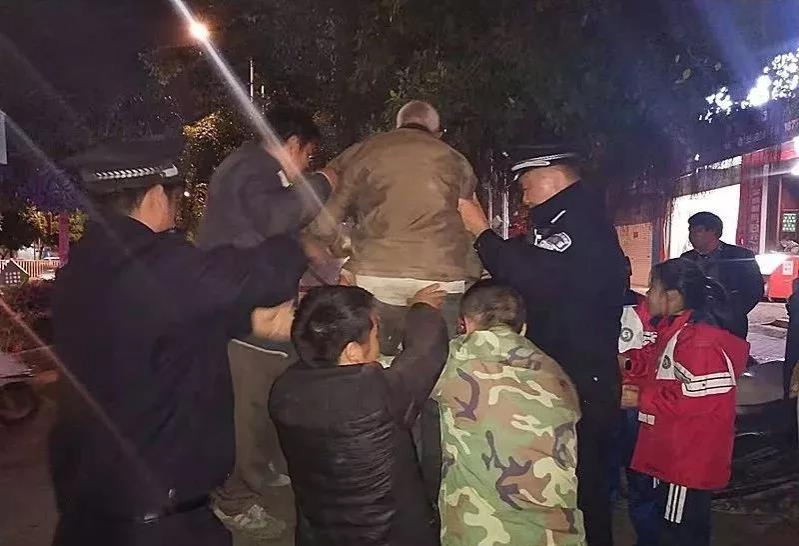 暖心！靖西警民合力救助走失老人..... - 靖西市·靖西网