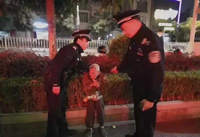 暖心！靖西警民合力救助走失老人..... - 靖西市·靖西网