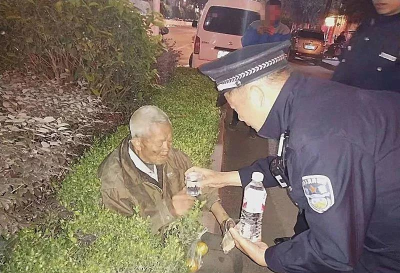 暖心！靖西警民合力救助走失老人..... - 靖西市·靖西网