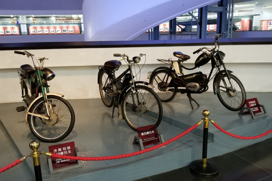 逛逛北京汽车博物馆，很多辆经典的老红旗 - 靖西市·靖西网