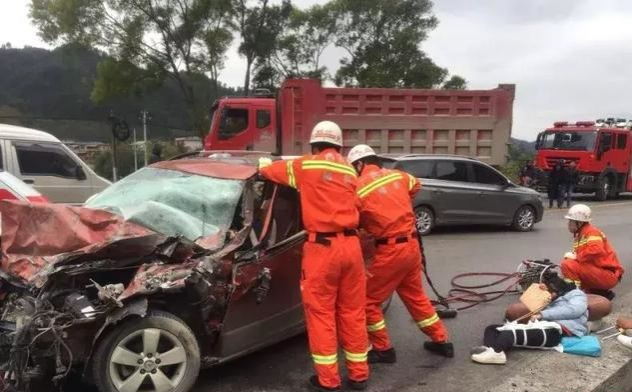 又是扶贫出车祸！扶贫返程车祸，校长遇难，4人受伤 - 靖西市·靖西网