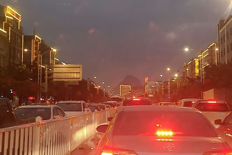 今天学生放假，靖西部分学校路段堵车 - 靖西市·靖西网