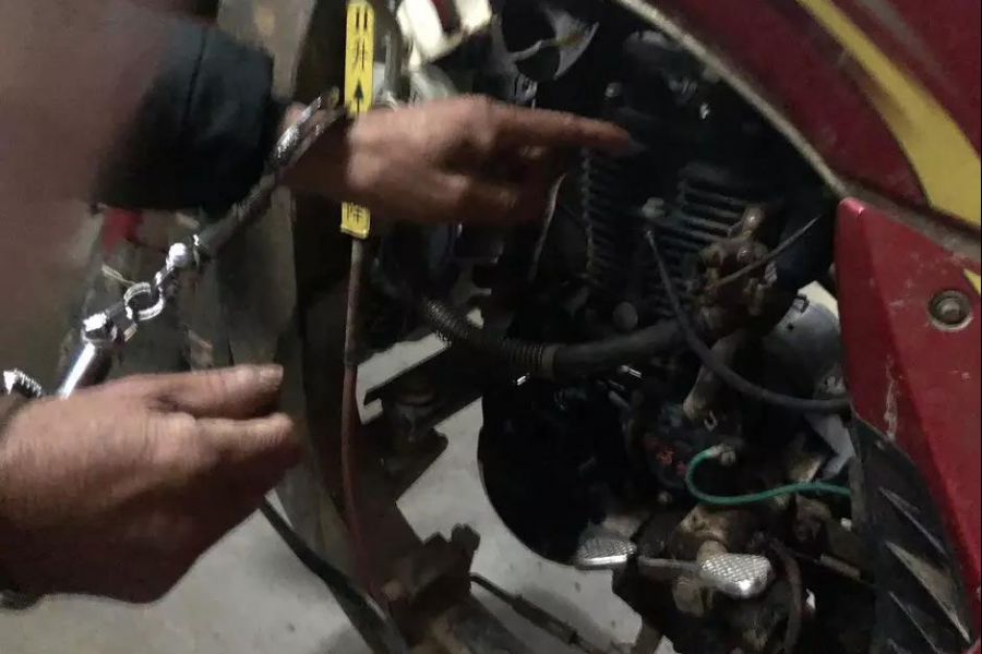 田林一男子交通违法被查竟然拔油管欲焚车 - 靖西市·靖西网