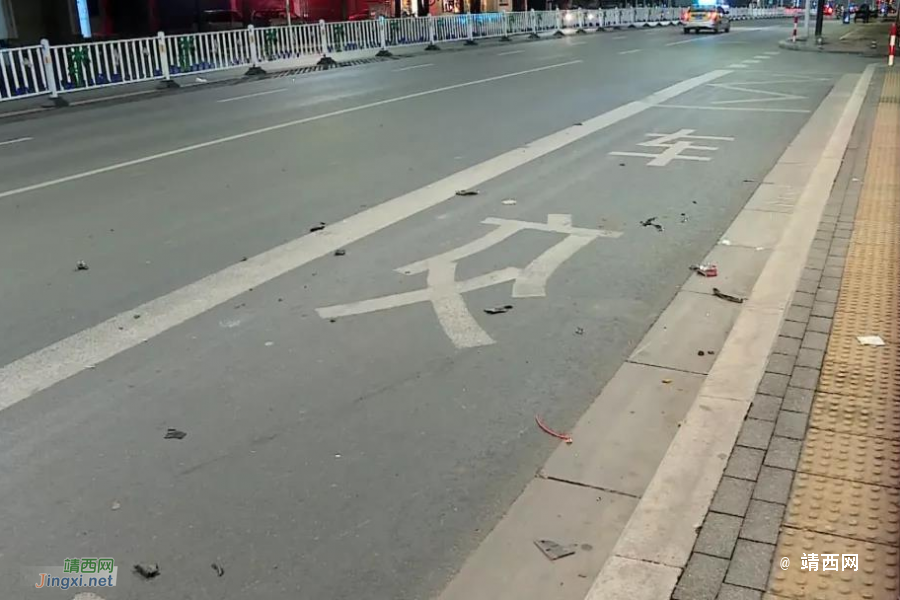 广西一轿车连撞多车冲上人行道，现场惨烈，伤者讲述弃车保命惊魂一幕 - 靖西市·靖西网