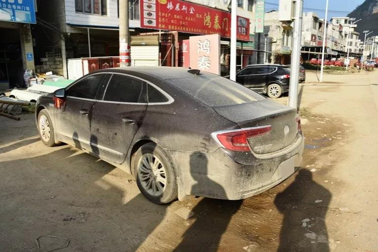 德保汉龙桥：男子撞邻居车逃逸后却“心安理得”，交警五分钟破案 - 靖西市·靖西网