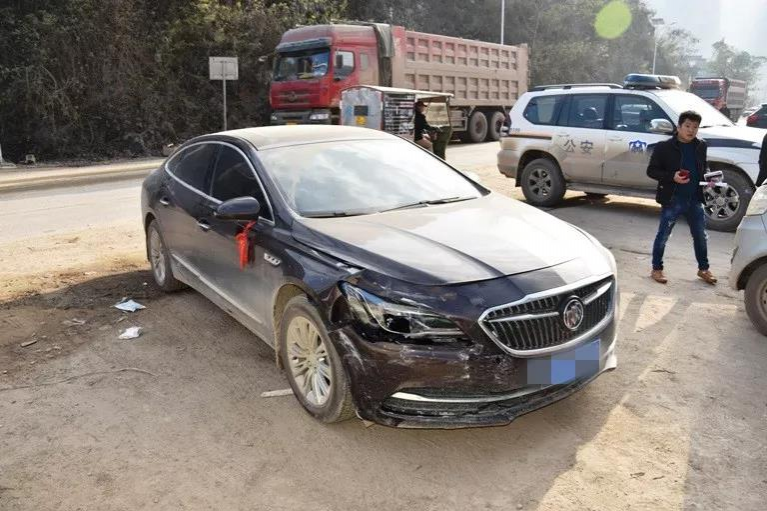 德保汉龙桥：男子撞邻居车逃逸后却“心安理得”，交警五分钟破案 - 靖西市·靖西网