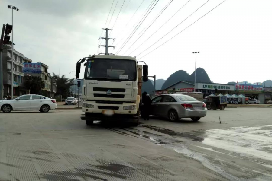 靖西这个路口，不出事就怪了！ - 靖西市·靖西网