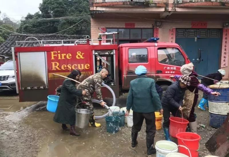 寒风呼啸，冷雨飘洒！靖西湖润消防冬日"快递暖流 - 靖西市·靖西网