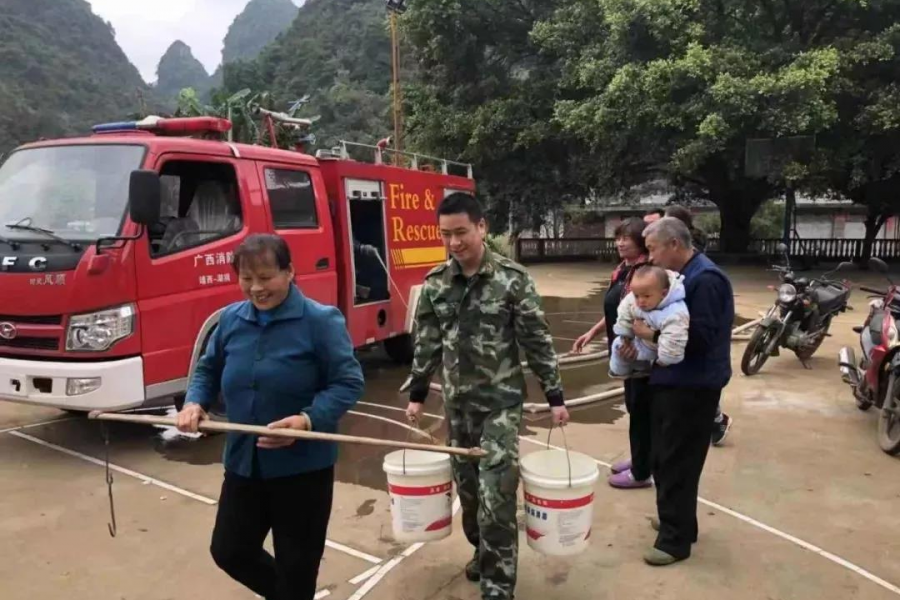 寒风呼啸，冷雨飘洒！靖西湖润消防冬日"快递暖流 - 靖西市·靖西网