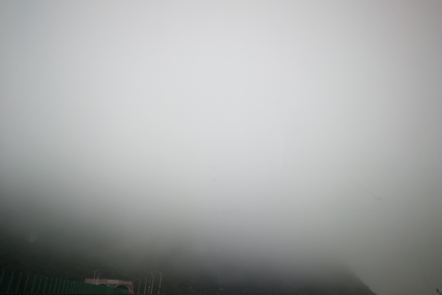 今早靖西高速大雾弥漫，差点以为我在开飞机 - 靖西市·靖西网
