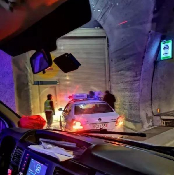 突发！4死4重伤，一辆大客车在广西高速隧道内侧翻！ - 靖西市·靖西网