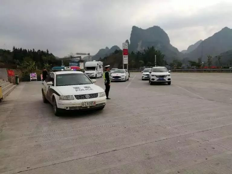 雨雾霏霏，交警同行，靖西贝侬行车要注意！ - 靖西市·靖西网