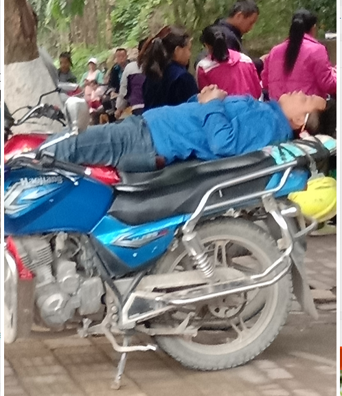 街上等做工的人 - 靖西市·靖西网