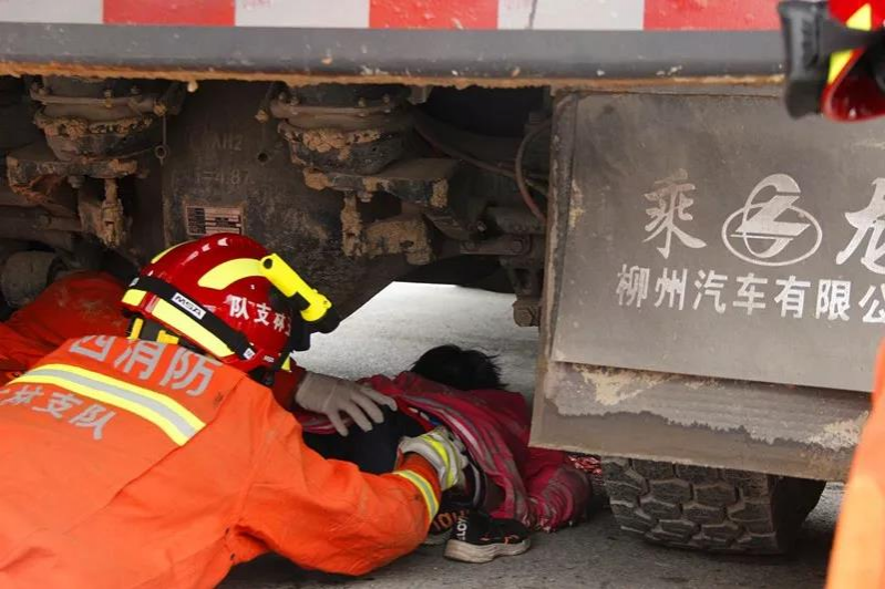 惨痛！爷孙3人命丧货车车轮 大车致命盲区要警惕 - 靖西市·靖西网