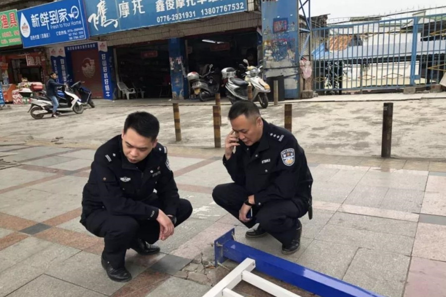 奇葩！百色一老板竟拆除交通护栏回家装修房子 - 靖西市·靖西网