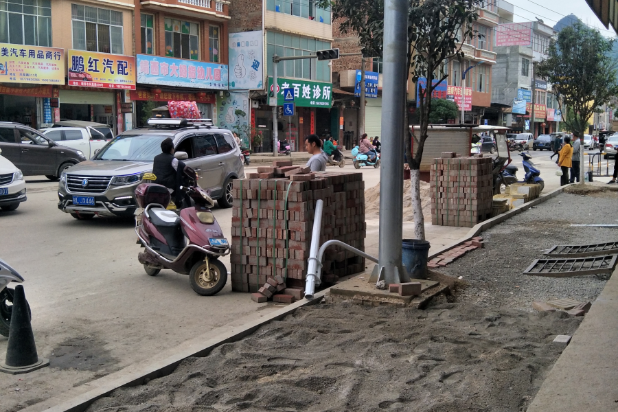 城西路铺彩砖了，能承受吗？ - 靖西市·靖西网