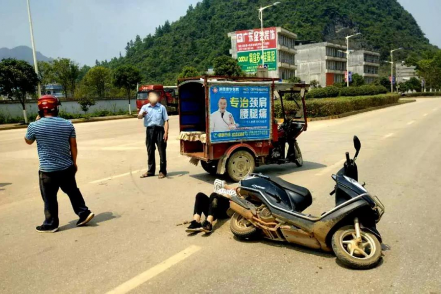 靖西新圩路段两车相撞一人受伤！ - 靖西市·靖西网