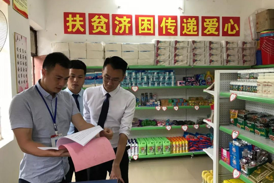 湖润达爱村小学的学生们提前收到儿童节爱心礼物 - 靖西市·靖西网