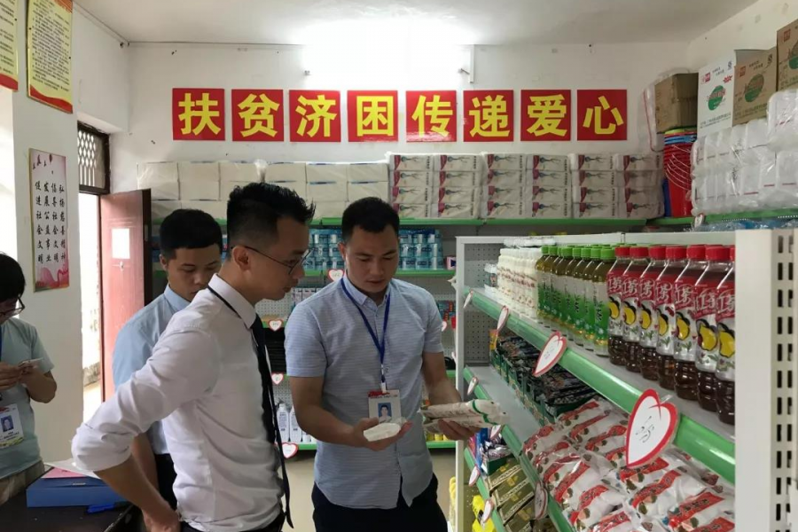 湖润达爱村小学的学生们提前收到儿童节爱心礼物 - 靖西市·靖西网