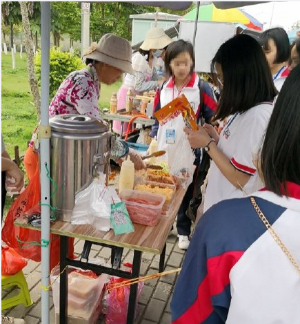 学校旁边的各种路边摊生意还是如此火爆··· - 靖西市·靖西网