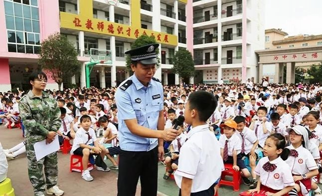 靖西警方深入靖西市实验小学开展科技活动周宣传教育活动 - 靖西市·靖西网