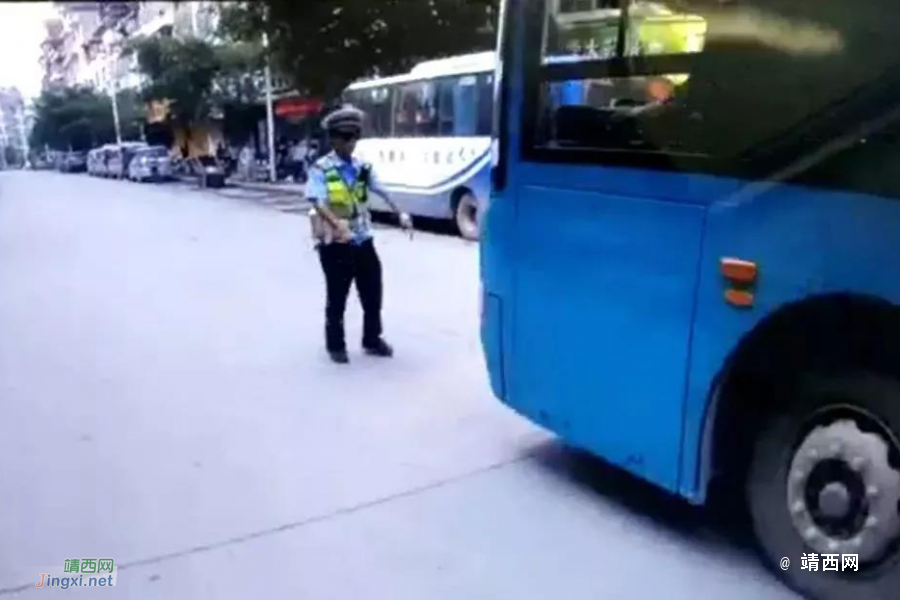 我碾死你们这群人”！柳州一男子违法被处罚，开公交车撞向交警 - 靖西市·靖西网