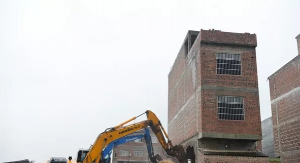 田东强拆房子压死三人？田东男子的目的竟是…… - 靖西市·靖西网