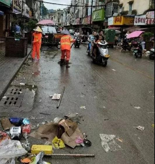 天降暴雨”城市美容师”在行动——还靖西一个美丽！！！ - 靖西市·靖西网