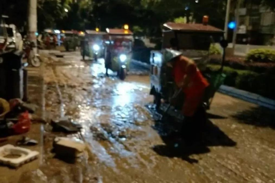 天降暴雨”城市美容师”在行动——还靖西一个美丽！！！ - 靖西市·靖西网