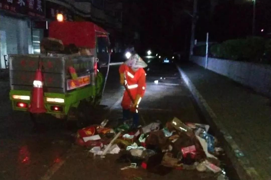 天降暴雨”城市美容师”在行动——还靖西一个美丽！！！ - 靖西市·靖西网