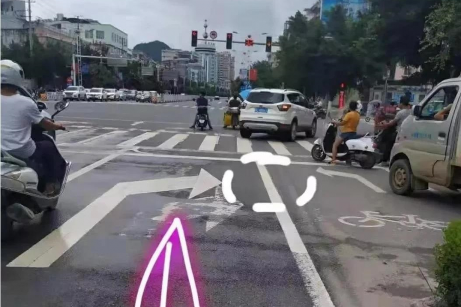 靖西这些路面导标线合理吗？ - 靖西市·靖西网