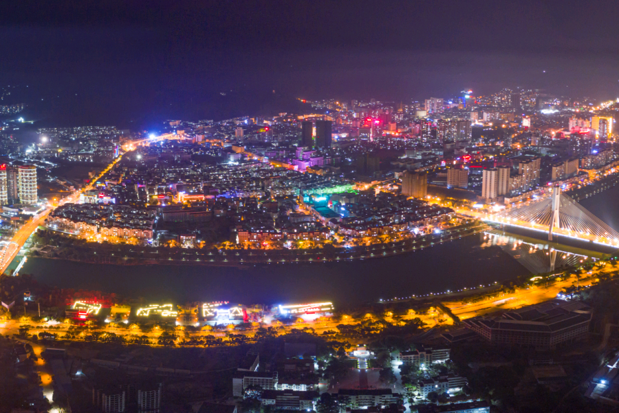 2月29日晚百色市疫情后重新开放主城区夜景照明，右江河谷被上万盏LED景观灯点亮。 - 靖西市·靖西网