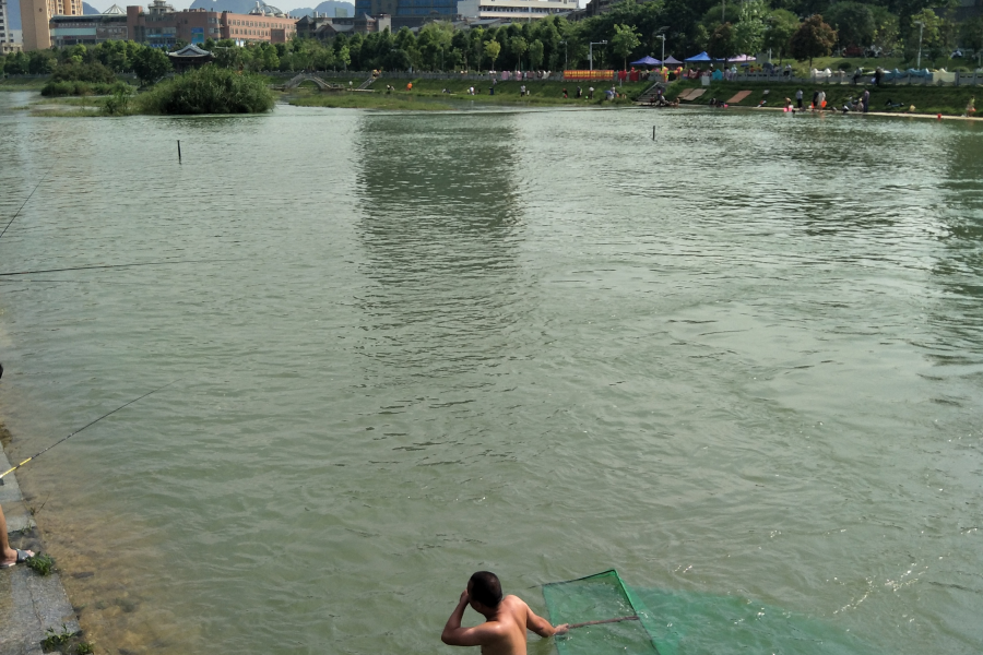 龙潭惊现纯天然限高 - 靖西市·靖西网