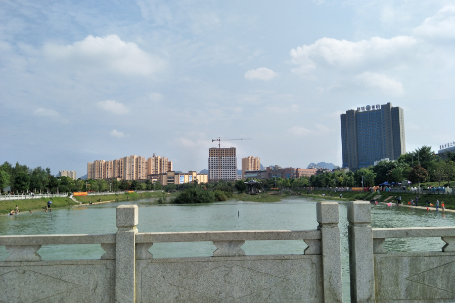 龙潭惊现纯天然限高 - 靖西市·靖西网