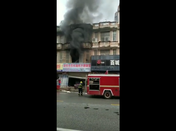 靖西宝珠路一民房浓烟滚滚，甚是吓人 - 靖西市·靖西网