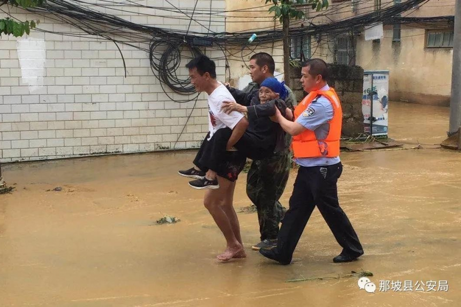 洪水退去之后，那坡人民负重前行，重整家园！ - 靖西市·靖西网