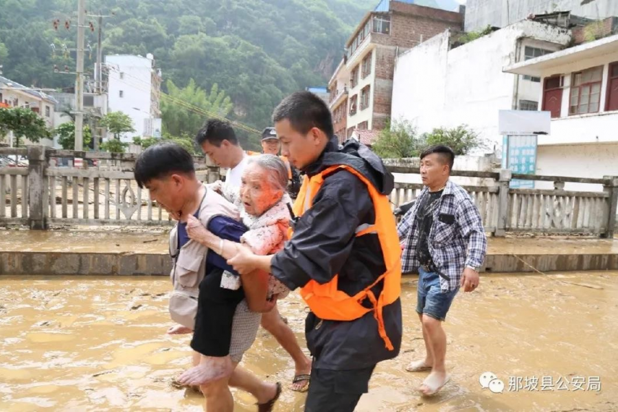 洪水退去之后，那坡人民负重前行，重整家园！ - 靖西市·靖西网