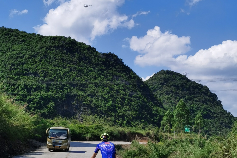 他来了 他来了 他脚踏祥云进来了 - 靖西市·靖西网