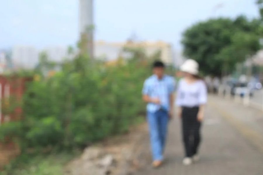 百色一女子相信已婚男，一起到工地杀鸡上香拜天地，结果骗走40余万..... - 靖西市·靖西网